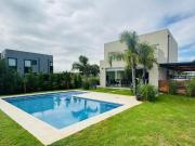 Propiedad en Pilar del Este, Santa Lucia