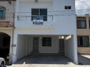 Propiedad frente a parque en Jardines de las cumbres