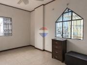 Propiedad multifamiliar: casa + departamento