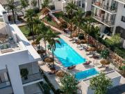 Propiedades elegantes en un complejo con piscina en Estepona