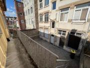 Propre F3 sur cour de 52m2 avec BALCON secteur Anatole...