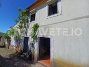Propriedade com 3 casas de habitação e logradouro a 11km...