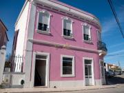 Propriedade com Apartamento T4 e duas Lojas para...