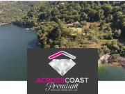 Propriedade com cais para barcos e praia privativa