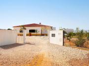 Propriedade de excelência em Odiáxere. T5 de construção...