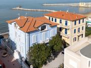 Proprietà di lusso in eccezionale posizione fronte mare...