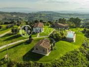 Proprietà esclusiva con vista panoramica e piscina...