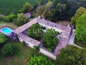 Propriété avec piscine et jardin