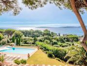 Propriété en bord de mer avec jardin