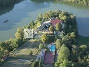 Propriété avec piscine et jardin