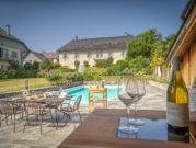 Propriété avec piscine et jardin