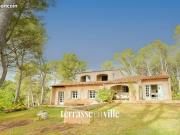 Propriété 6 pièces 194 m²