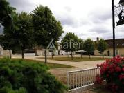 Propriété avec piscine et jardin