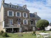 Propriété en bord de mer avec jardin