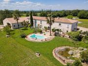 Propriété avec piscine et jardin