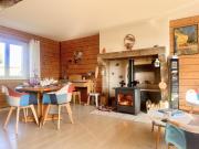 Propriété au calme sans voisinage avec maison et grange...