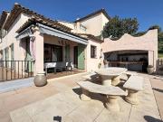 Propriété avec 2 villas sur terrain de 2 900 m² ? Vue mer