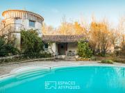 Propriété avec gîtes et piscine au charme bucolique