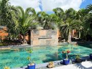 Propriété avec piscine en bord de mer