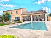 Propriété avec piscine et jardin