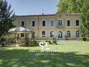 Propriété avec piscine et jardin