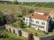 Propriété avec piscine et jardin