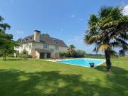 Propriété avec piscine et jardin