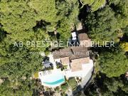 Villa avec piscine et terrasse