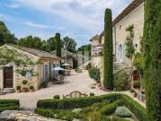 Propriété avec piscine et jardin