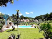 Propriété avec piscine et jardin