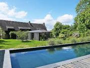 Propriété avec piscine et jardin