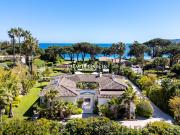 Propriété avec piscine en bord de mer