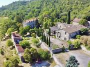 Propriété avec piscine et jardin