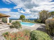 Propriété avec piscine et jardin