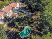 Propriété avec piscine et jardin