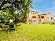 Propriété avec piscine et jardin