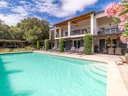 Propriété avec piscine et jardin