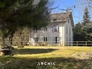 Propriété avec piscine et jardin