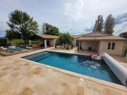 Propriété avec piscine et jardin