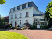 Propriété avec piscine et jardin