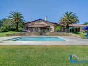 Propriété avec piscine et jardin