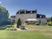 Propriété avec piscine et jardin