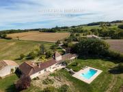 Propriété avec piscine et jardin