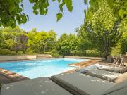 Propriété avec piscine et jardin