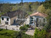 Propriété avec piscine et jardin