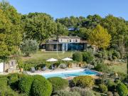 Propriété avec piscine et jardin