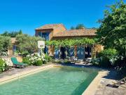 Propriété avec piscine et jardin