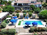 Propriété avec piscine et jardin