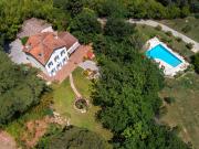 Propriété avec piscine et jardin