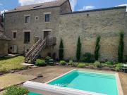 Propriété avec piscine et jardin